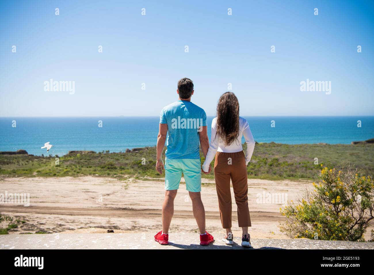 couple amoureux sur la plage d'été à bora bora. jeune famille. vacances de voyage. Banque D'Images