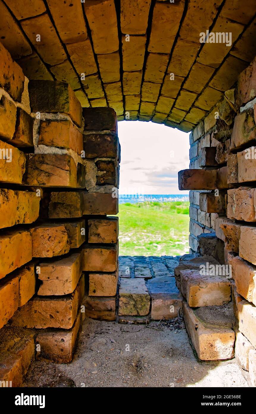 La latrine de fort gaines présente diverses embruns pour les canons, le 16 août 2021, à Dauphin Island, Alabama. Banque D'Images