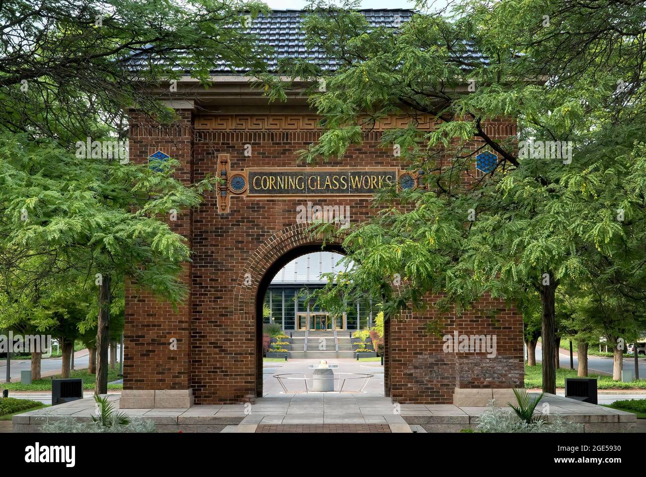 Chemin pour le siège social de Corning Inc., Corning New York. Banque D'Images