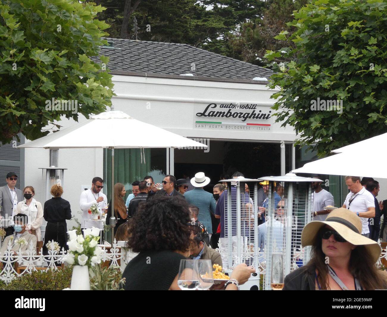 Californie, États-Unis. 15 août 2021. (INT) le concours d'élégance de la semaine de l'automobile de Monterey 2021 fait son grand retour. 15 août 2021, Pebble Beach, CA, États-Unis. Sans cérémonie interrompue par la crise Covid de 2020, la renommée internationale Concours d'élégance est revenue dans sa gloire complète cette année. Enjambé par de doux vents côtiers du Pacifique, l'élite sociale et financière de la Californie du Nord s'est rassemblée sous des tentes VIP remplies de caviar et de champagne pour célébrer le retour de cette année du majestueux cavalcade annuel de l'automobile vintage, classique et dernier cri, de luxe Banque D'Images