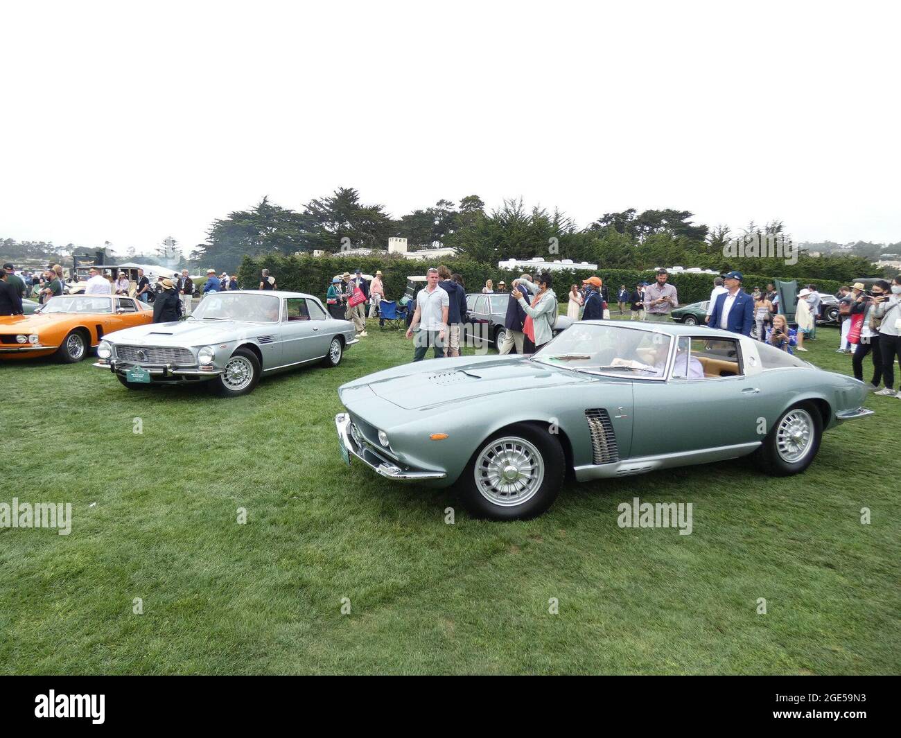 Californie, États-Unis. 15 août 2021. (INT) le concours d'élégance de la semaine de l'automobile de Monterey 2021 fait son grand retour. 15 août 2021, Pebble Beach, CA, États-Unis. Sans cérémonie interrompue par la crise Covid de 2020, la renommée internationale Concours d'élégance est revenue dans sa gloire complète cette année. Enjambé par de doux vents côtiers du Pacifique, l'élite sociale et financière de la Californie du Nord s'est rassemblée sous des tentes VIP remplies de caviar et de champagne pour célébrer le retour de cette année du majestueux cavalcade annuel de l'automobile vintage, classique et dernier cri, de luxe Banque D'Images