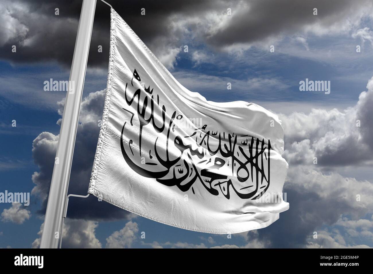 Drapeau de l'Afghanistan, l'Afghanistan au pouvoir des Taliban. L'inscription en traduction « shahada » est inscrite sur le drapeau blanc. Banque D'Images