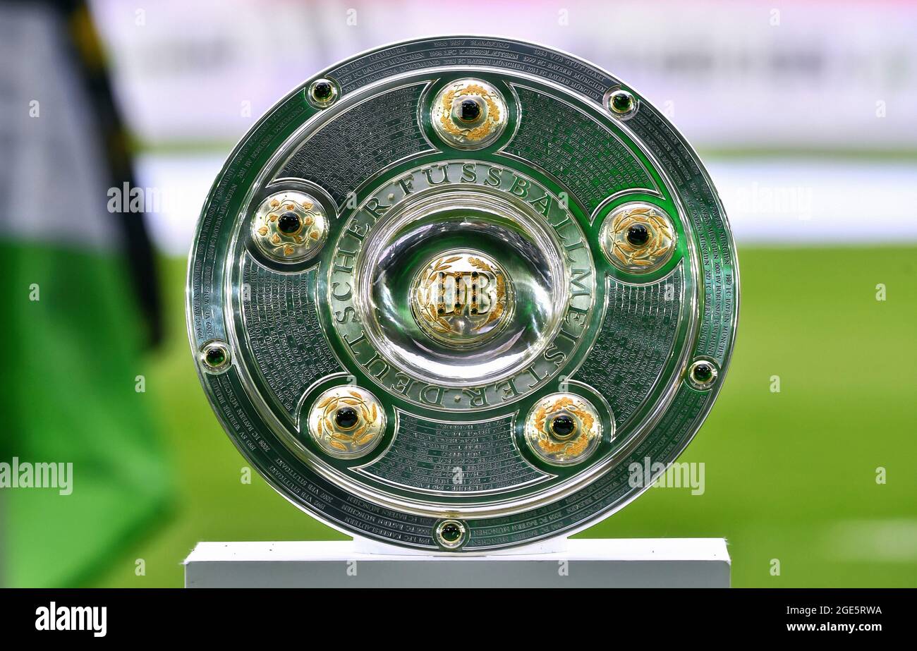 Match de football de Bundesliga au parc Borussia Moenchengladbach : trophée du championnat de l'Association allemande de football. Banque D'Images