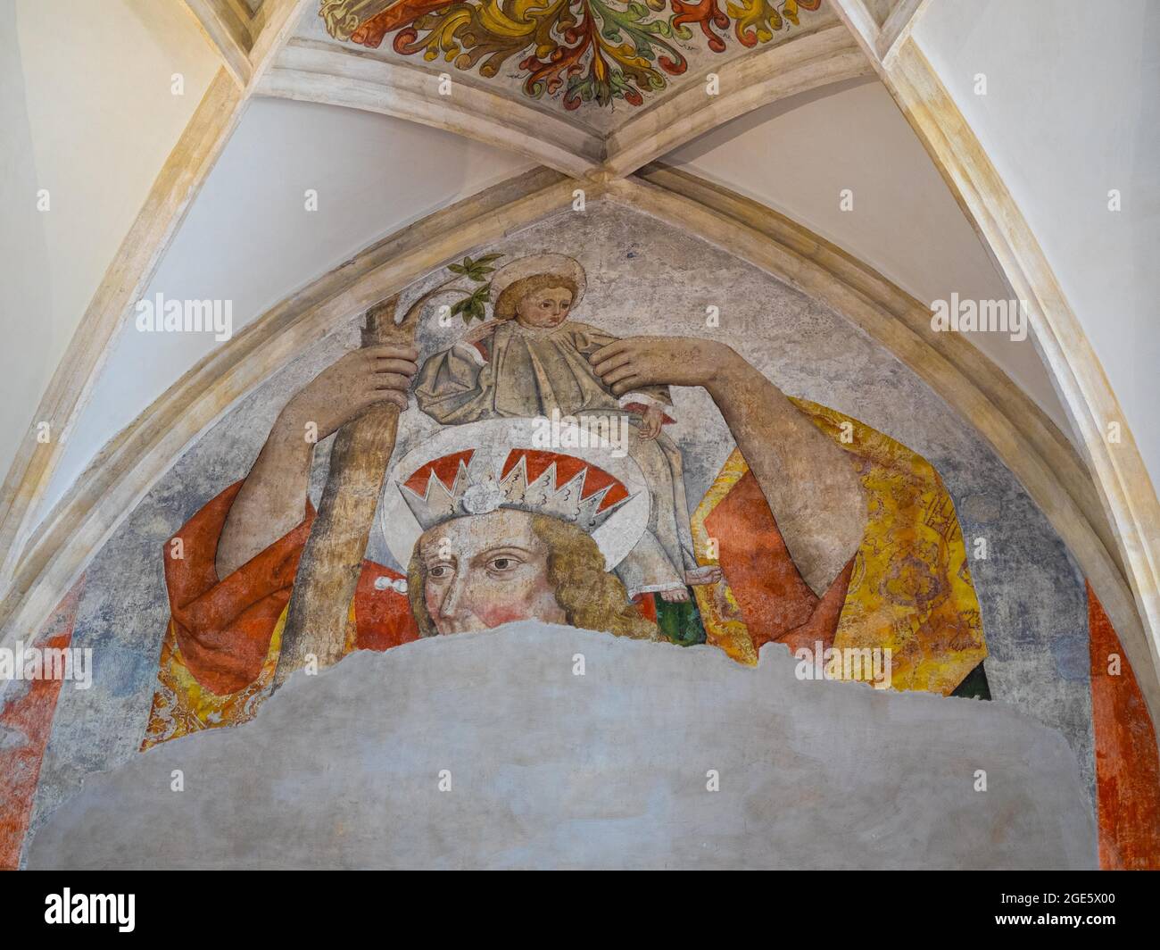 Empereur Frederick III avec des traits de portrait et un chapeau ducal styrien, représenté comme Saint Christopher, fresque à la cathédrale de Graz, Graz, Styrie Banque D'Images