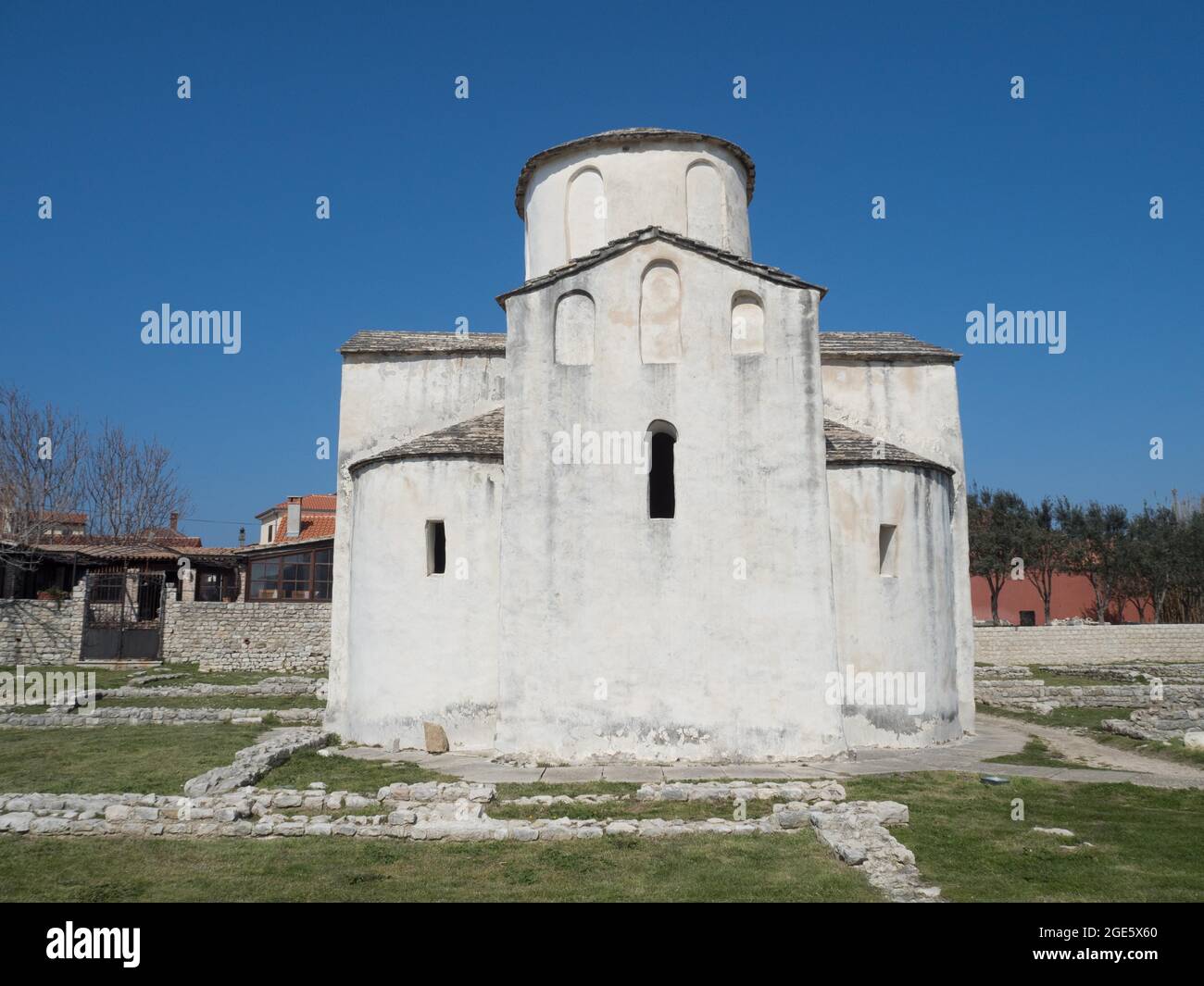 Église Sainte-Croix ou Crkva svetoga Kriza, la plus petite cathédrale du monde, Nin, comté de Zadar, Croatie Banque D'Images