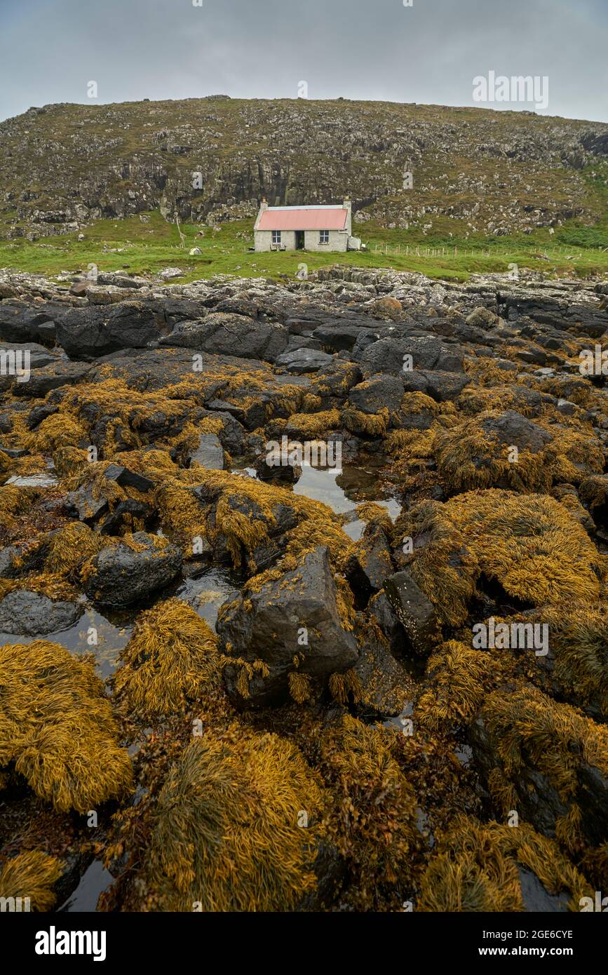 La maison ou bothy sur Eilean an Taighe dans les Shiant Isles, Ecosse. Banque D'Images