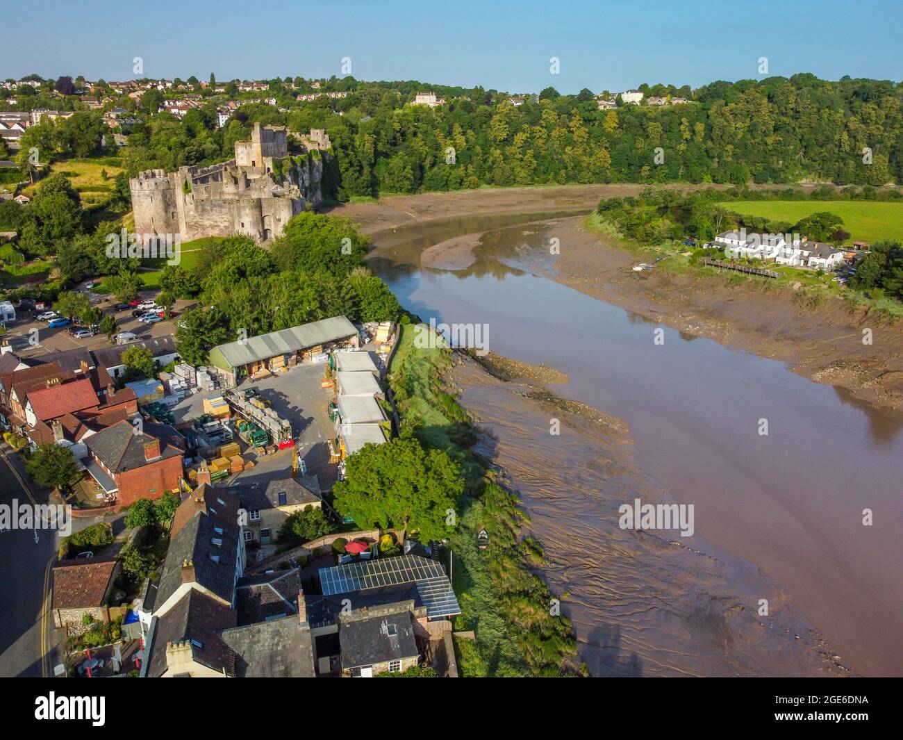 Château normand de Chepstow, rivière Wye et ville de Chepstow, pays de Galles Banque D'Images