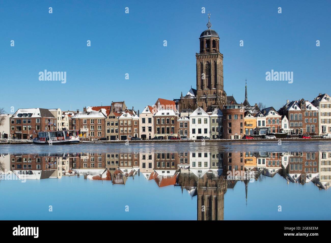 Pays-Bas, Deventer. Horizon. Rivière IJssel. Niveau d'eau élevé. Hiver. Banque D'Images