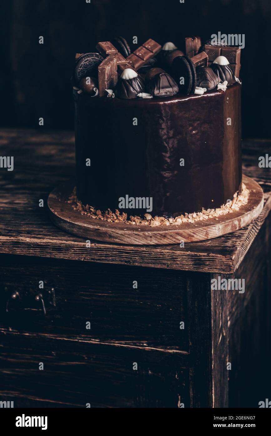 Gateau Au Chocolat Et Decor Le Haut Et Le Cote Du Gateau Mis Au Point Photo Stock Alamy