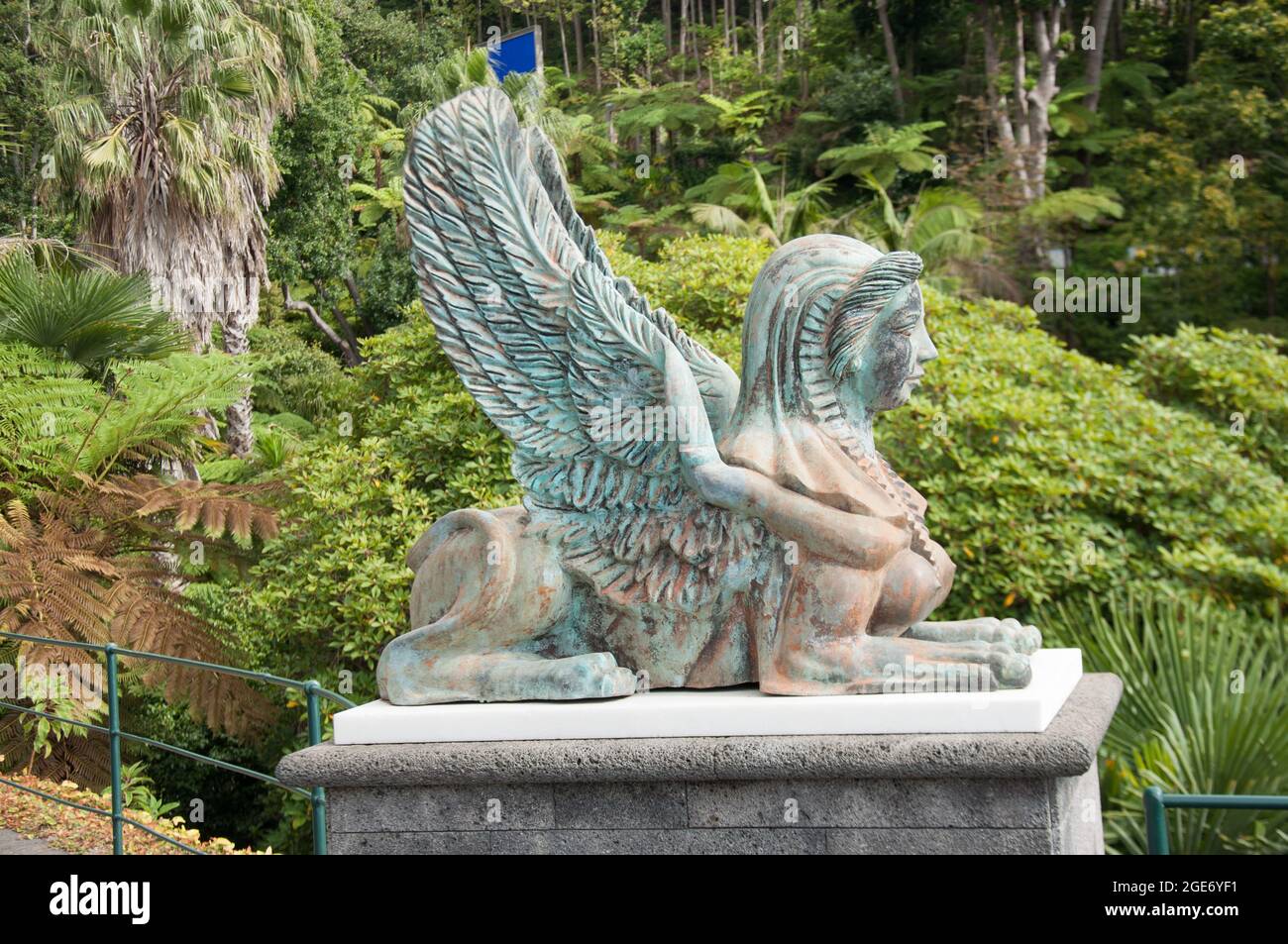 Statue de la déesse ailée, jardin chinois, jardin tropical, Palais de Monte, Funchal, Madère, Portugal, Europe Banque D'Images