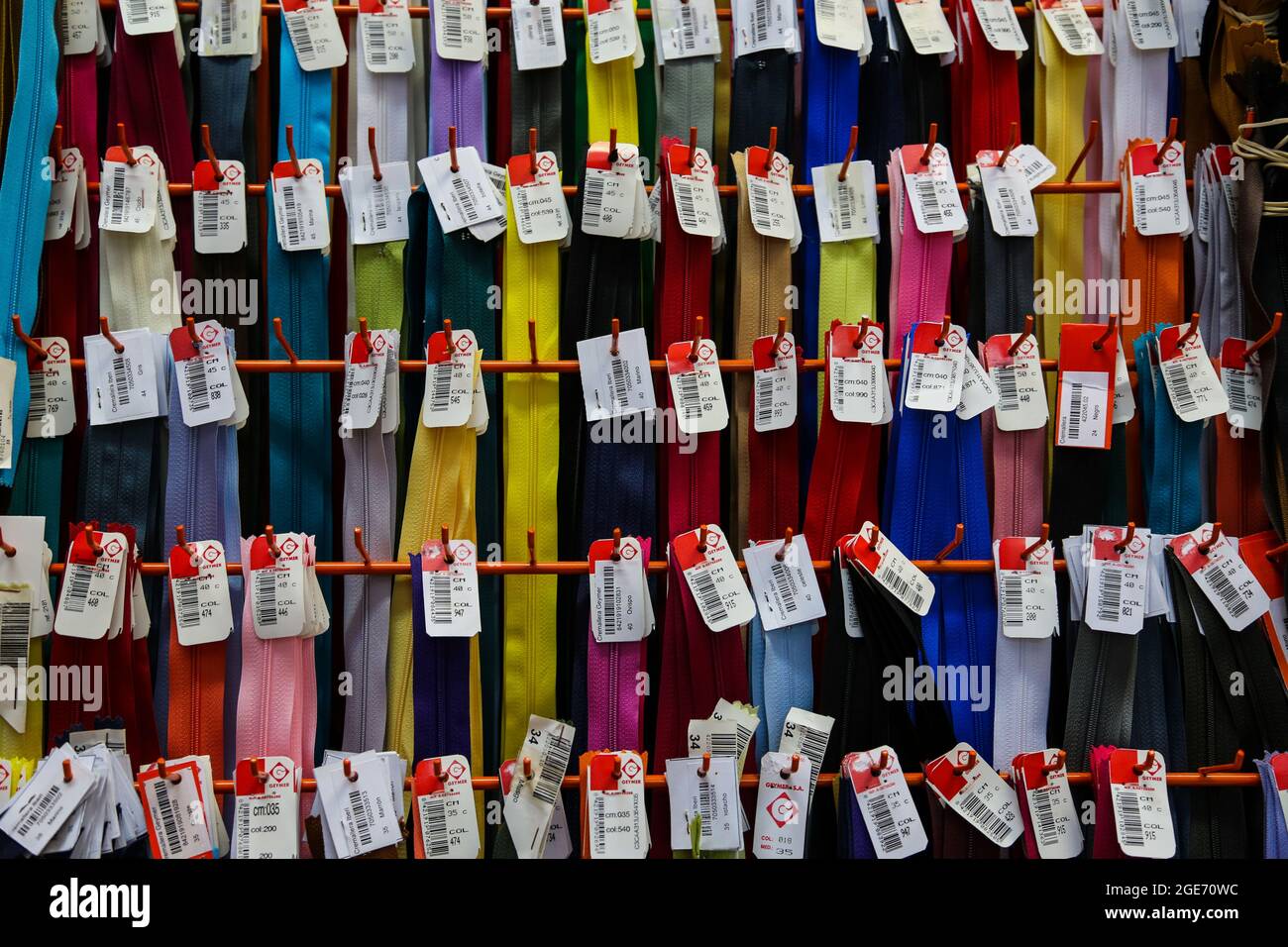 Lot De 301 Fermetures éclair YKK – Anciennes, Multi-couleurs Et Tailles, Métal Et Plastique, Pour Couture
