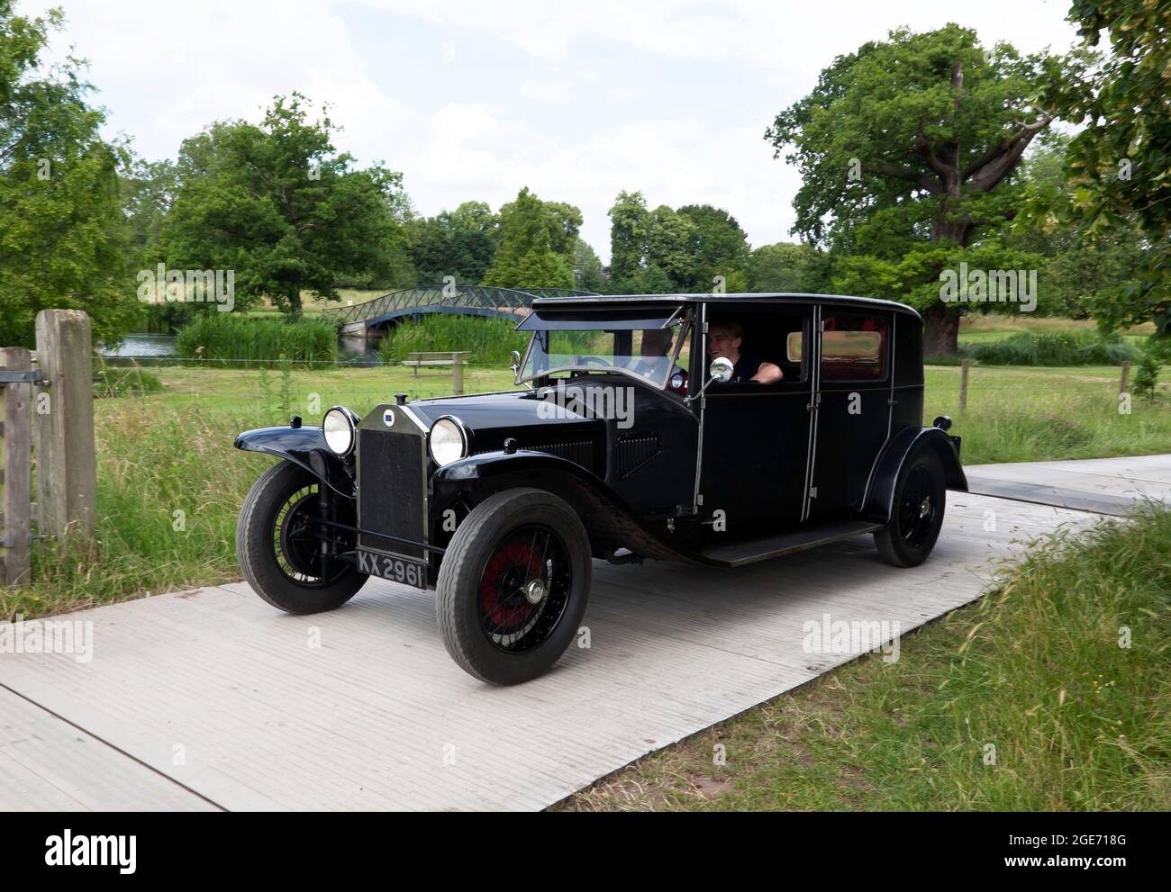 Une race noire, 1929 ans, Lancia Lambda est présentée au London Classic car Show 2021 Banque D'Images