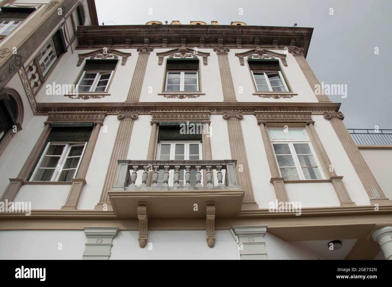 Élégantes fenêtres de l'hôtel Monte Carlo, Funchal, Madère, Portugal, Europe Banque D'Images