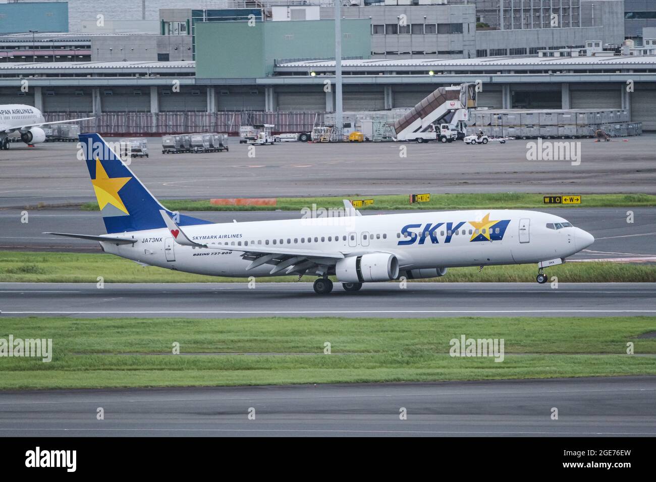 Avions de ligne à l'aéroport de Haneda Banque D'Images
