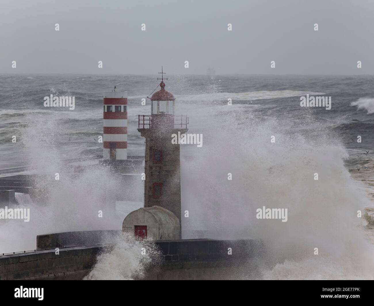 Col du fleuve Douro pendant la tempête, Porto, Portugal. Banque D'Images