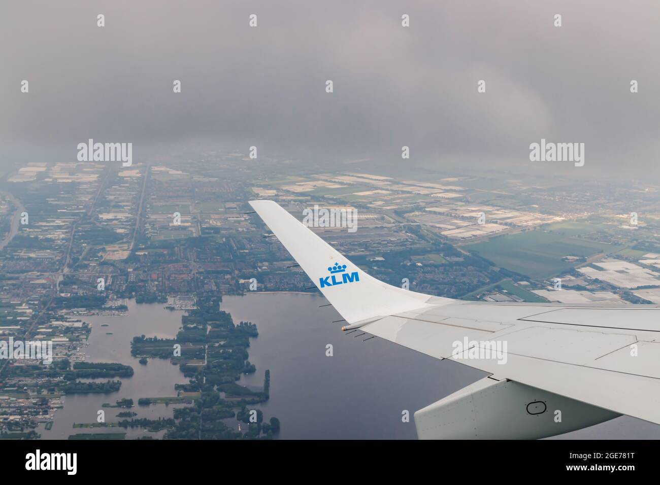 Amsterdam, pays-Bas - 7 juillet 2021 : KLM Plain Wing over Holland. Vol d'Amsterdam à Bruxelles. Banque D'Images