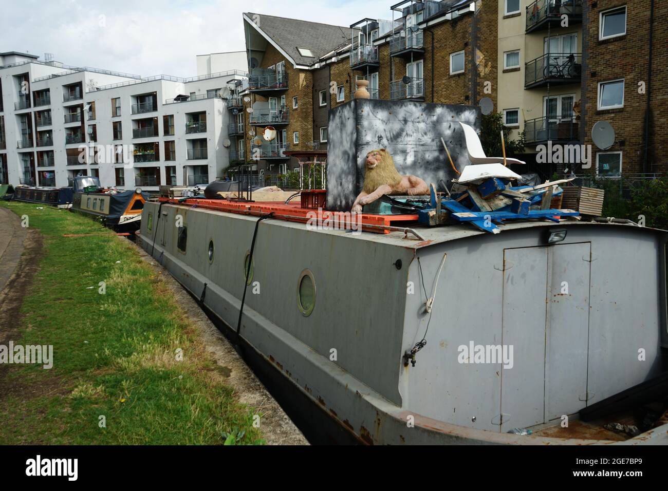 Bateaux sur le canal de Little Venice, de Warwick Ave à Ladbroke Grove, à Londres Angleterre, U.K Banque D'Images