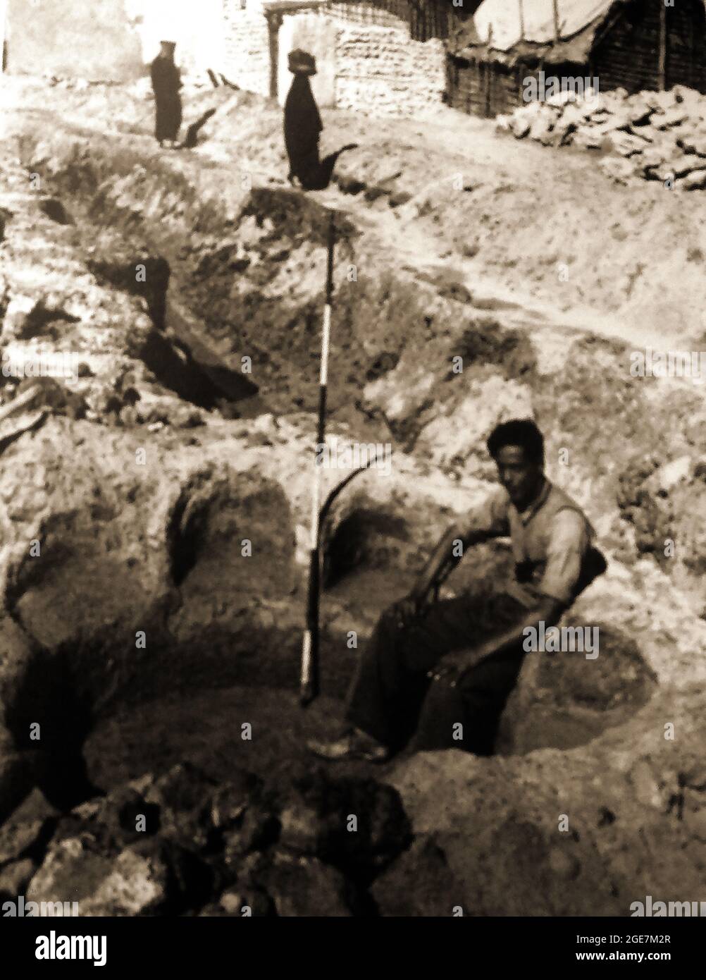 Les fouilles archéologiques de Bahreïn à la fin des années 1940 ont révélé cette étrange chambre de 9 sièges qui aurait été construite avant l'occupation arabe de la région. Banque D'Images