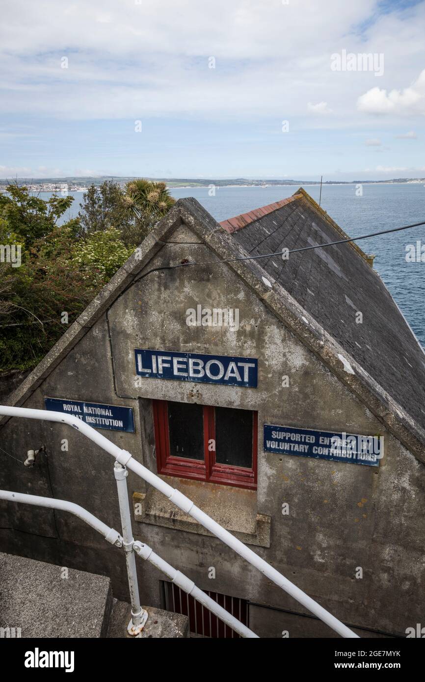 Le RNLI Penlee, aujourd'hui défunte, staion de canot de sauvetage à Penlee point près de Mousehole, en Cornouailles, en Angleterre. Banque D'Images