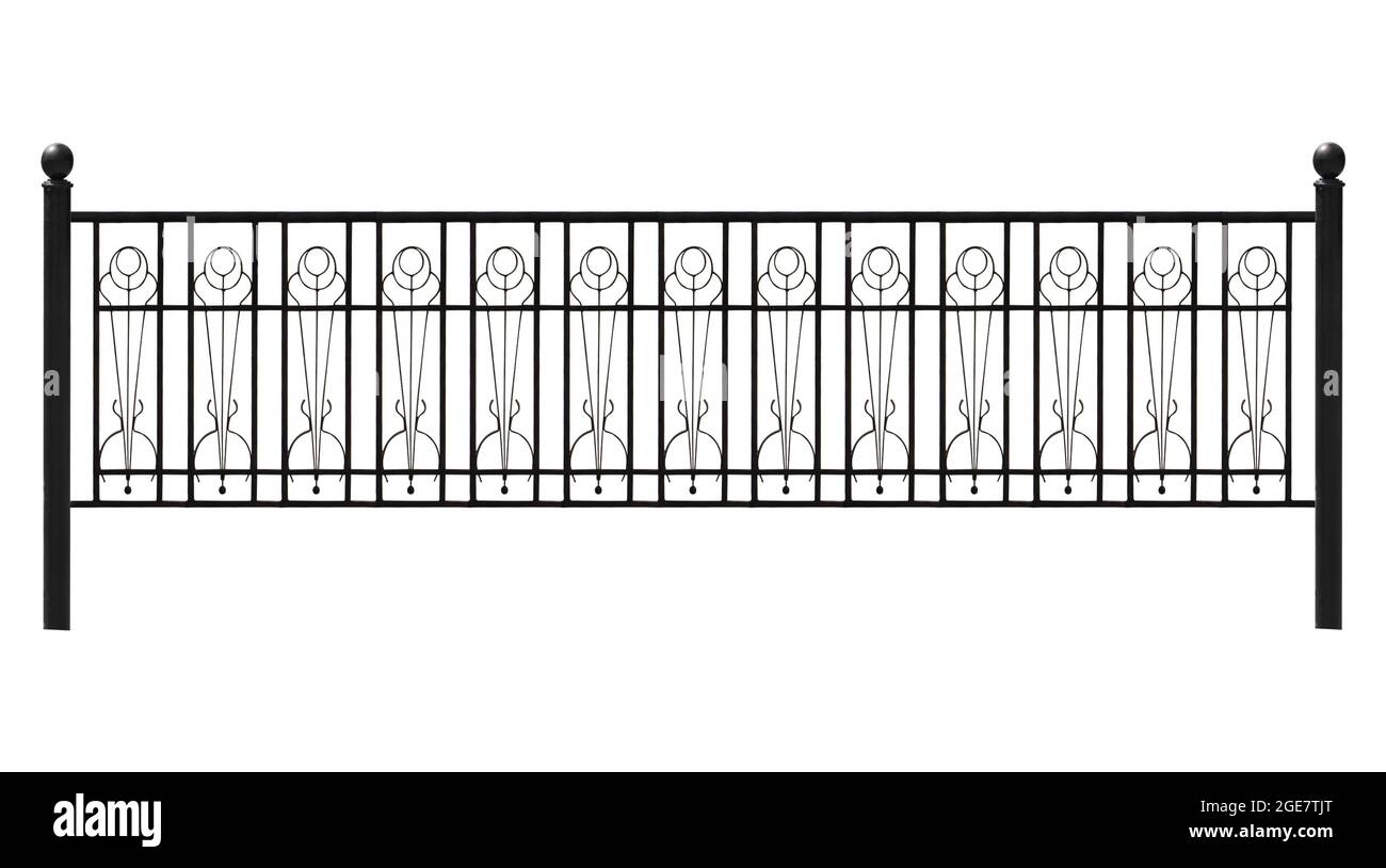 Travée de clôture en métal avec piliers en métal, sur fond blanc isolé Banque D'Images