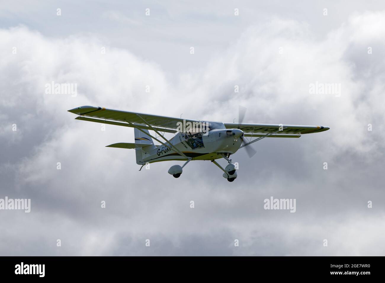 L'avion Smart look Eurofox Microlight kit part de l'aérodrome de Popham, dans le sud de l'Angleterre Banque D'Images