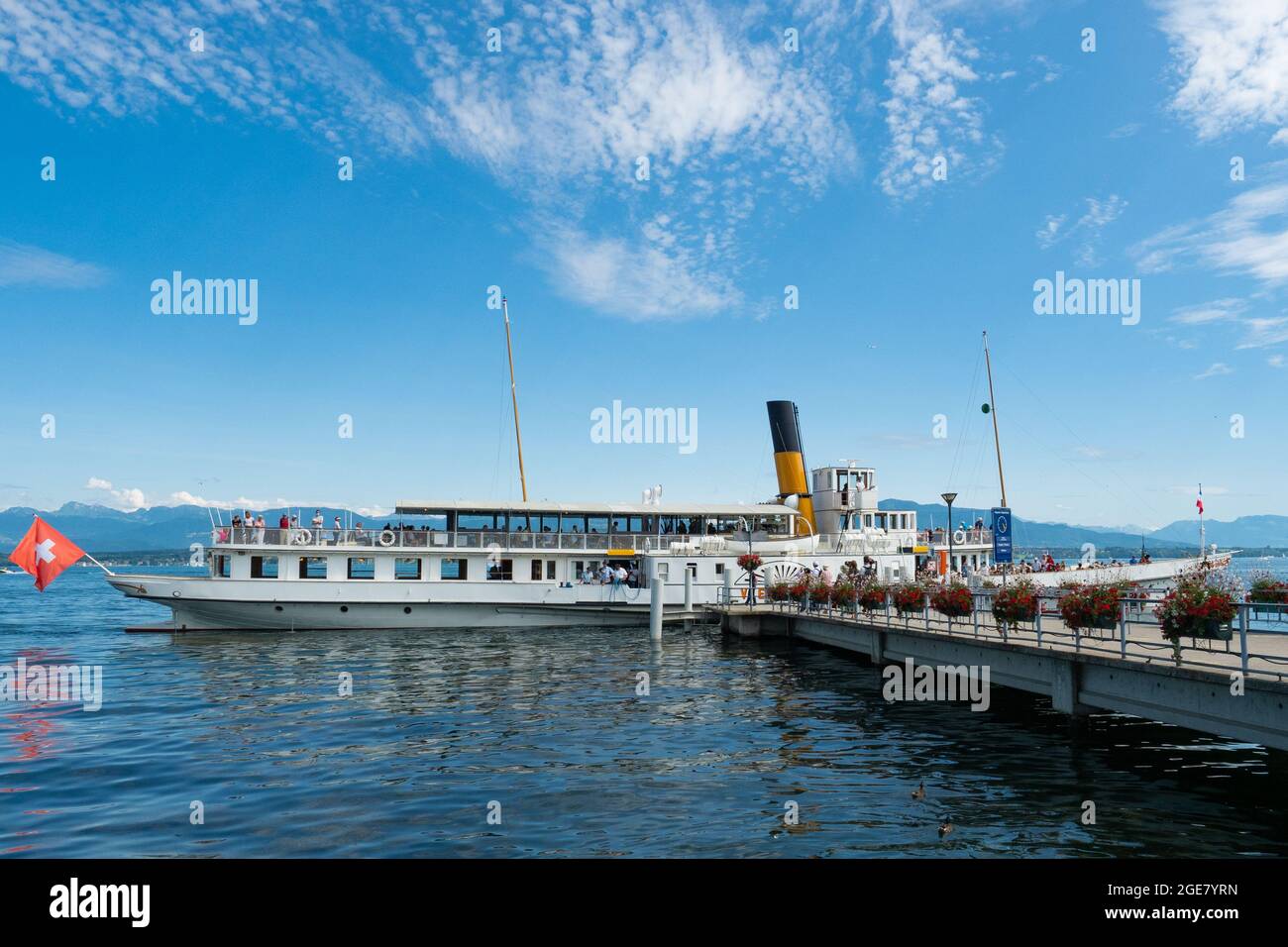 Nyon, Suisse - 10 juillet 2021 : un bateau à vapeur à aubes sur le lac Léman Banque D'Images