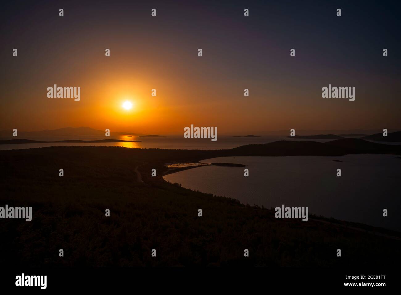 Coucher de soleil sur la colline Seytan SOFRASI à l'île de Cunda, Ayvalik, Turquie Banque D'Images