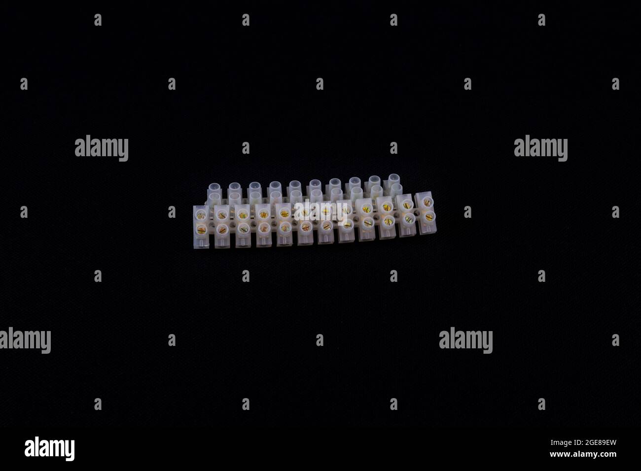 Borniers transparents sur fond noir Banque D'Images