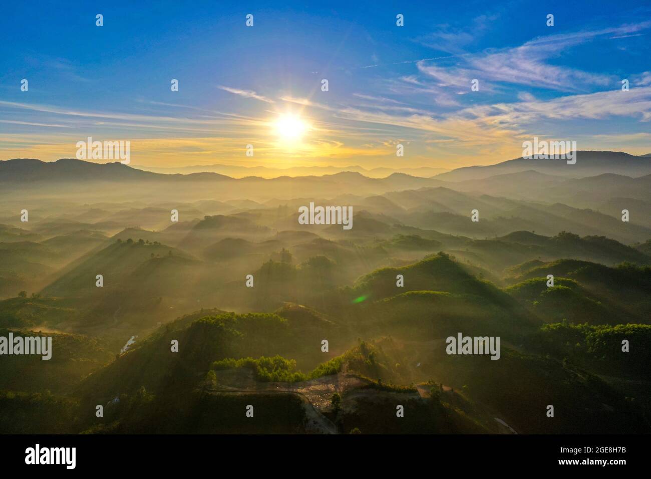 Beau lever de soleil à la montagne Bao Loc dans la province de Lam Dong au sud du Vietnam Banque D'Images