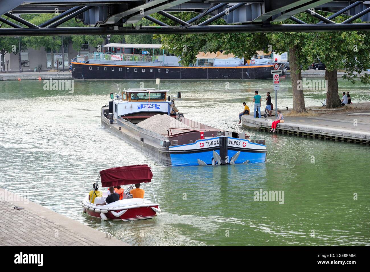 FRANCE, PARIS (75) 19ÈME ARRONDISSEMENT, PARC LA VILLETTE, MARIN D'EAU DOUCE, LOCATION DE BATEAU ÉLECTRIQUE SUR LE CANAL DE L'OURCQ Banque D'Images