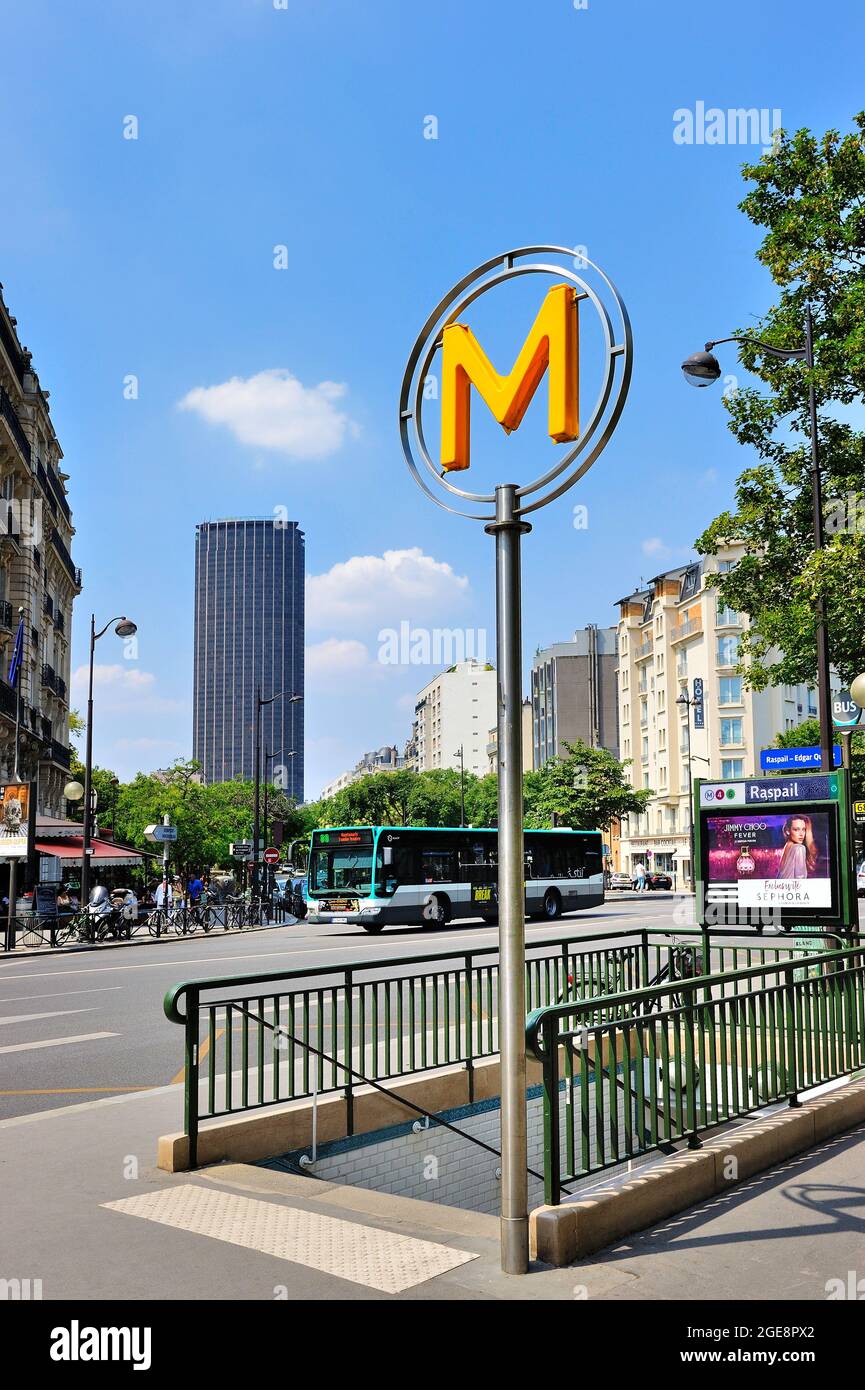 FRANCE, PARIS (75) 14ÈME ARRONDISSEMENT, QUARTIER MONTPARNASSE, STATION DE MÉTRO RASPAIL Banque D'Images