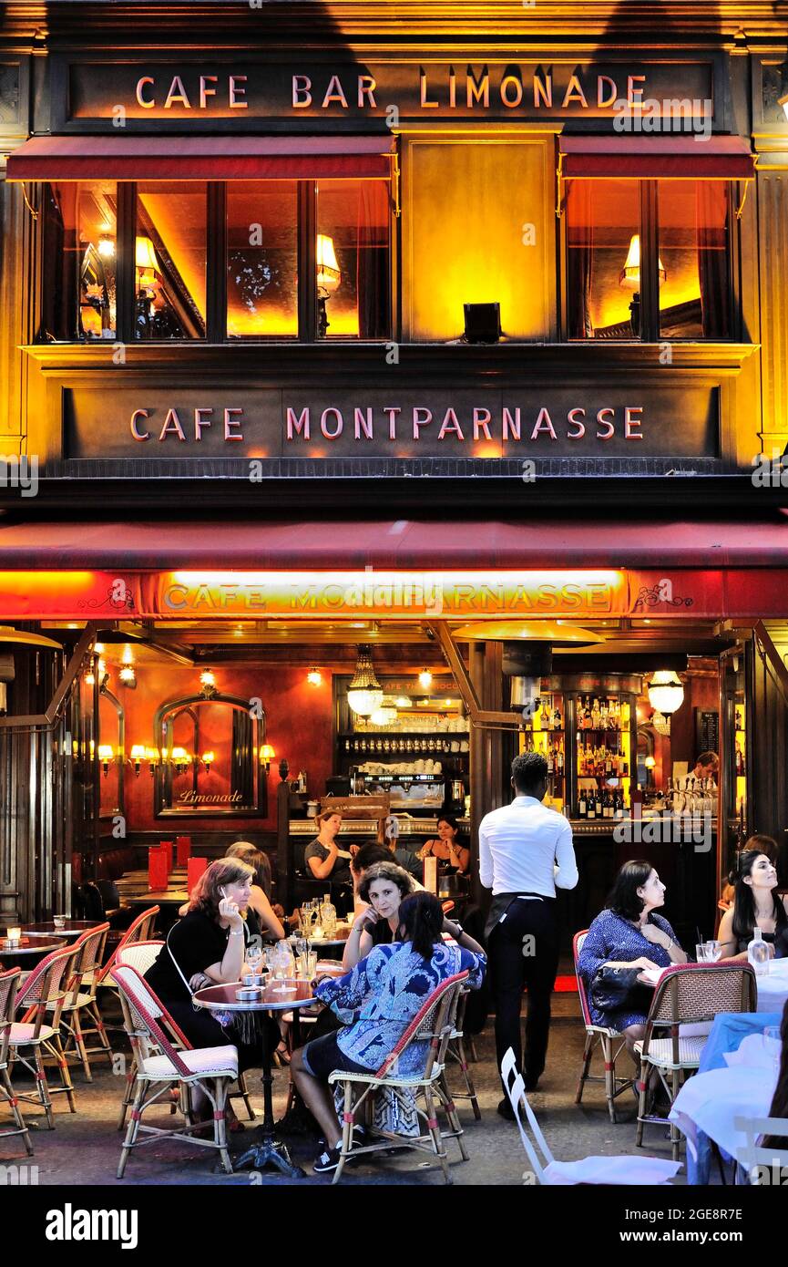 FRANCE, PARIS (75) 6 ET 14ÈME ARRONDISSEMENT, QUARTIER MONTPARNASSE, BOULEVARD DU MONTPARNASSE, TERRASSE DU RESTAURANT CAFÉ MONTPARNASSE Banque D'Images