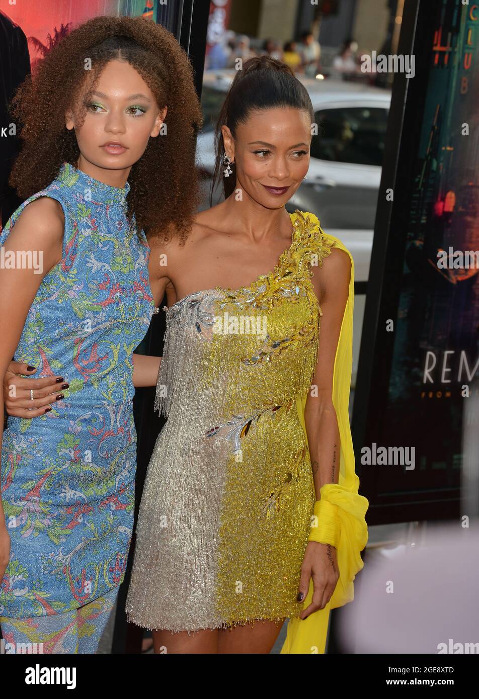 Los Angeles, États-Unis. 18 août 2021. Thandiwe Newton et sa fille Nico Parker, 154 arrive à Warner Bros. Pictures 'Reminiscence' Los Angeles Premiere au TCL Chinese Theatre le 17 août 2021 à Hollywood, Californie Credit: Tsuni/USA/Alay Live News Banque D'Images