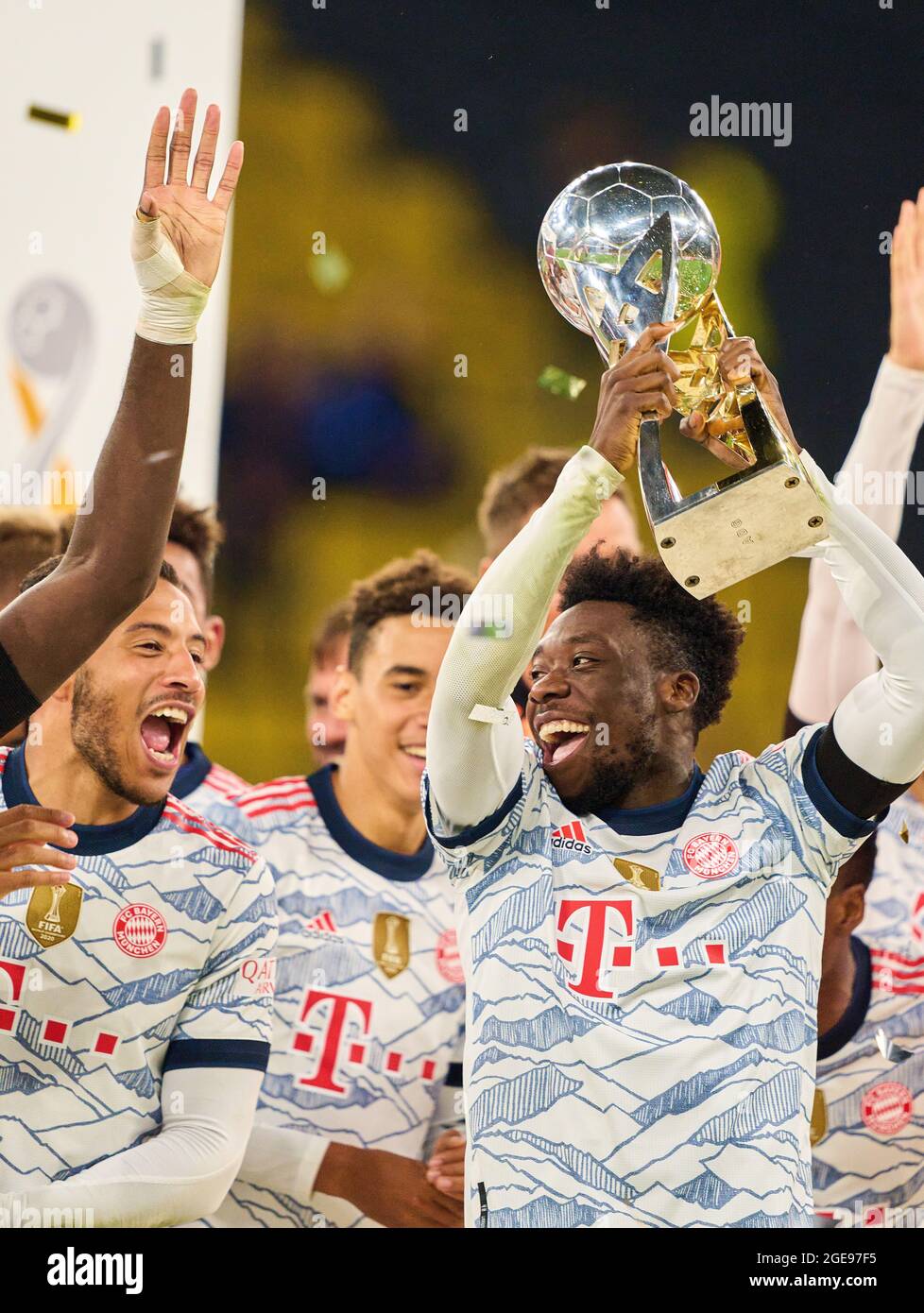 Alphonso DAVIES, FCB 19 dans la finale DFL Super Cup Match BORUSSIA DORTMUND - FC BAYERN MÜNCHEN 1-3 le 17 août 2021 à Dortmund, Allemagne saison 2020/2021, BVB, Muenchen, Munich, Bavière © Peter Schatz / Alamy Live News - LES RÉGLEMENTATIONS DFL INTERDISENT TOUTE UTILISATION de PHOTOGRAPHIES comme SÉQUENCES D'IMAGES et/ou QUASI-VIDÉO - Banque D'Images
