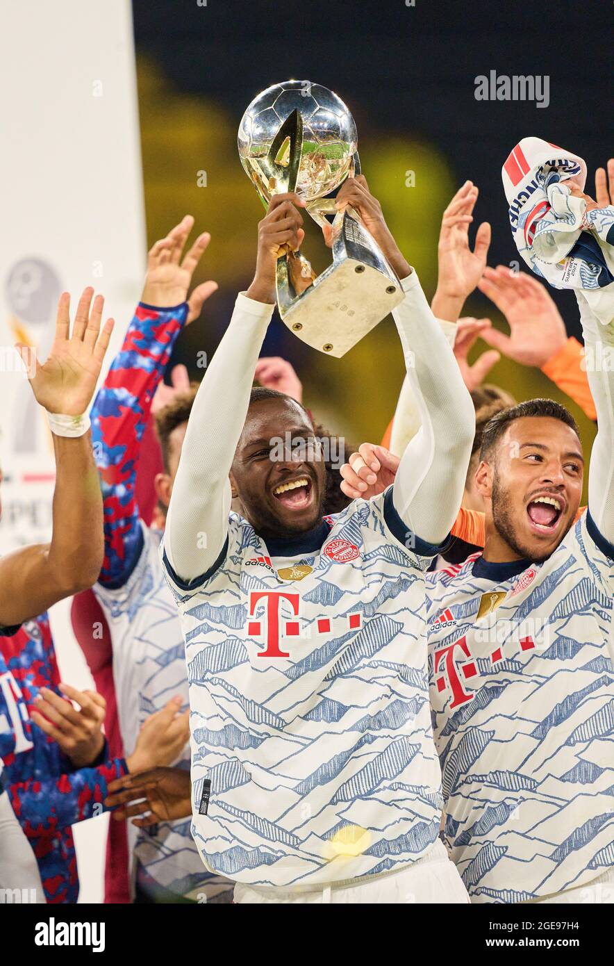 Tanguy Nianzou, FCB 23 Corentin TOLISSO, FCB 24 dans la finale DFL Super Cup Match BORUSSIA DORTMUND - FC BAYERN MÜNCHEN 1-3 le 17 août 2021 à Dortmund, Allemagne saison 2020/2021, BVB, Muenchen, Munich, Bavière © Peter Schatz / Alamy Live News - LES RÉGLEMENTATIONS DFL INTERDISENT TOUTE UTILISATION de PHOTOGRAPHIES comme SÉQUENCES D'IMAGES et/ou QUASI-VIDÉO - Banque D'Images