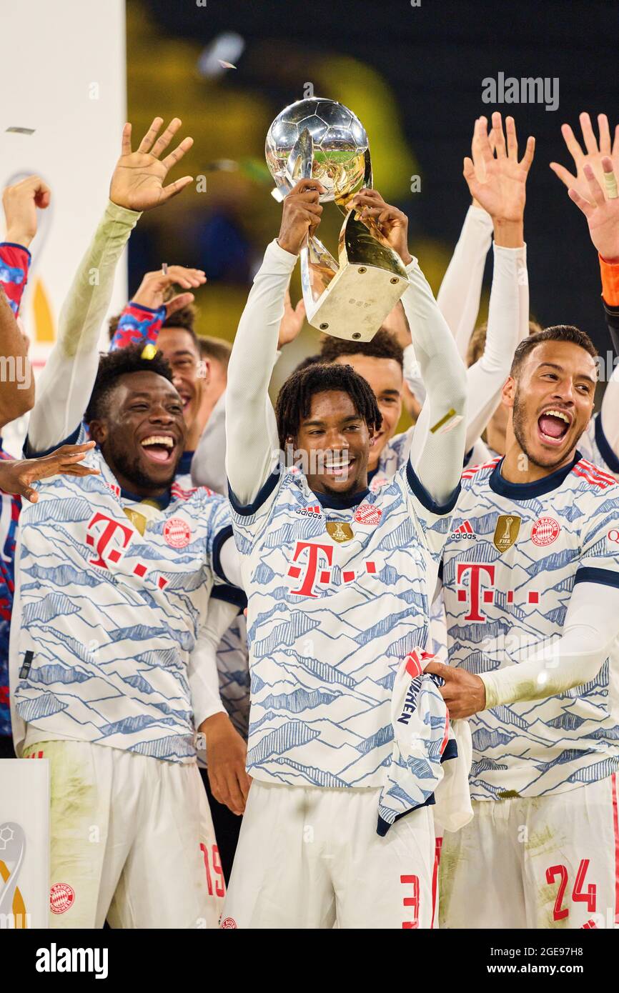 Omar Richards, FCB 3 Alphonso DAVIES, FCB 19 Corentin TOLISSO, FCB 24 dans la finale DFL Super Cup Match BORUSSIA DORTMUND - FC BAYERN MÜNCHEN 1-3 le 17 août 2021 à Dortmund, Allemagne saison 2020/2021, BVB, Muenchen, Munich, Bavière © Peter Schatz / Alamy Live News - LES RÉGLEMENTATIONS DFL INTERDISENT TOUTE UTILISATION de PHOTOGRAPHIES comme SÉQUENCES D'IMAGES et/ou QUASI-VIDÉO - Banque D'Images