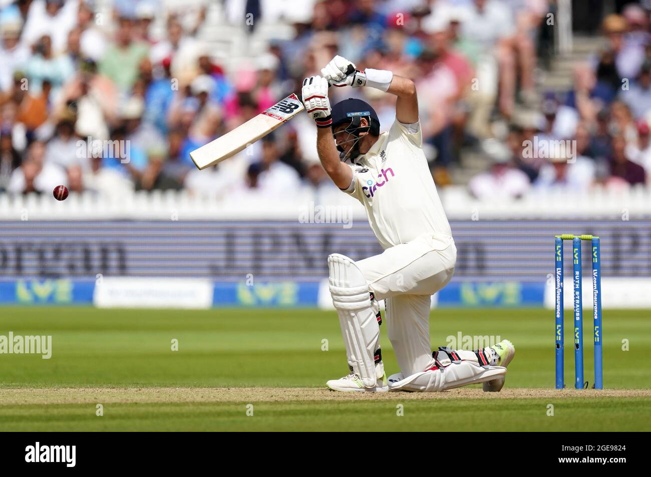 Photo du dossier datée du 14-08-2021 de l'Angleterre Joe Root pendant le troisième jour du deuxième match de test de Cinch à Lord's, Londres. Date de publication : le mercredi 18 août 2021. Banque D'Images