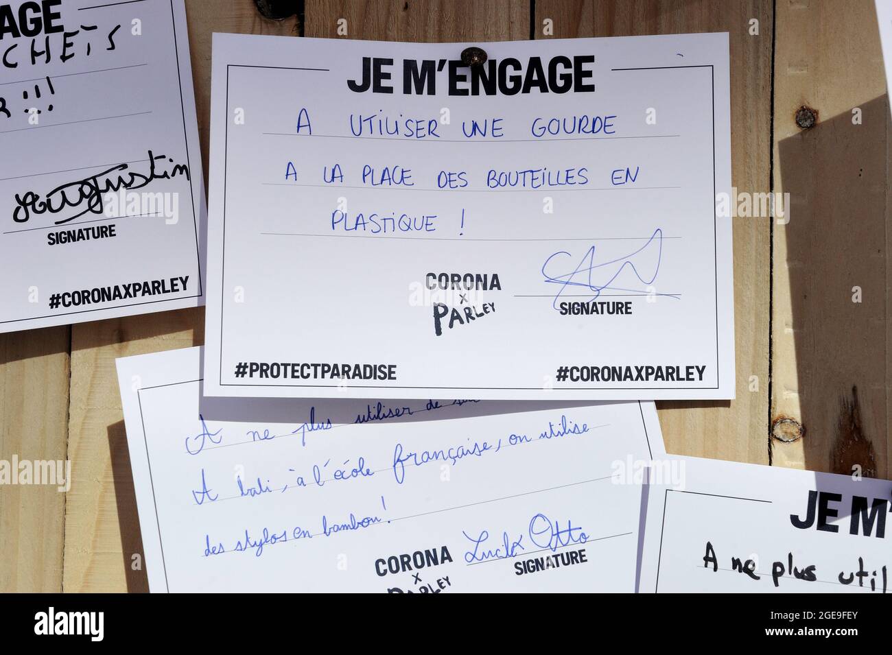 FRANCE, PARIS (75) 4ÈME ARRONDISSEMENT, PLACE IGOR-STRAVINSKY, ACTION D'ENGAGEMENT POUR UNE VIE PLUS ÉCOLOGIQUE ET RESPECTUEUSE DE LA NATURE Banque D'Images