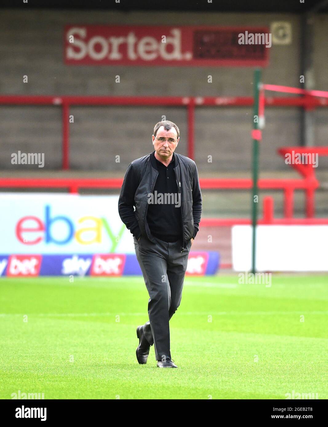 Gary Bowyer, directeur de la ville de Salford, avant le match de la Sky Bet League Two entre Crawley Town et Salford City au People's Pension Stadium , Crawley , Royaume-Uni - 17 août 2021 - usage éditorial uniquement. Pas de merchandising. Pour les images de football, les restrictions FA et Premier League s'appliquent inc. Aucune utilisation Internet/mobile sans licence FAPL - pour plus de détails, contactez football Dataco Banque D'Images