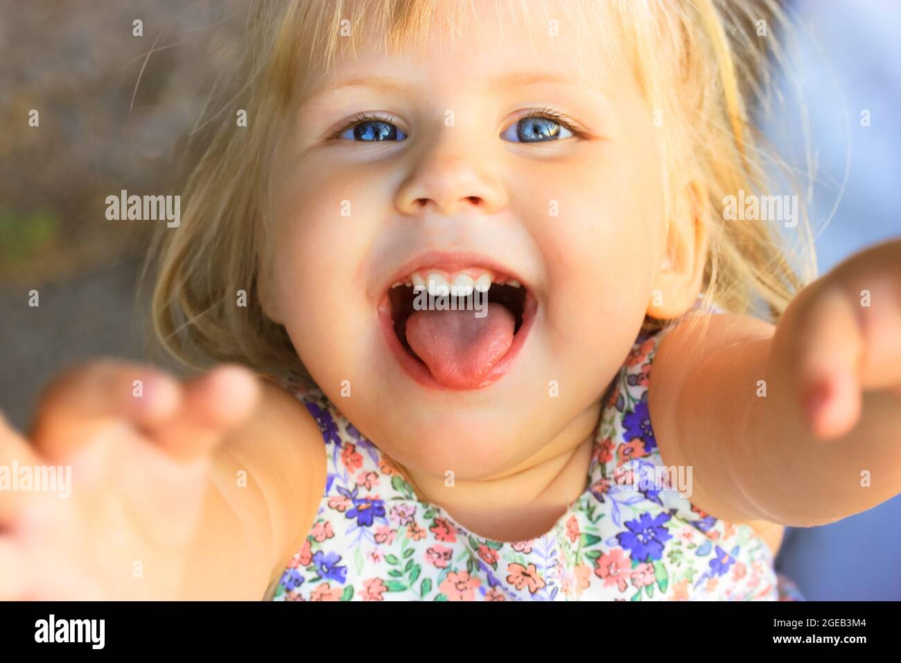 Petite Fille Blonde Yeux Bleu Banque D Image Et Photos Alamy Petite Fille Blonde Yeux Bleu Banque D Image Et Photos Alamy