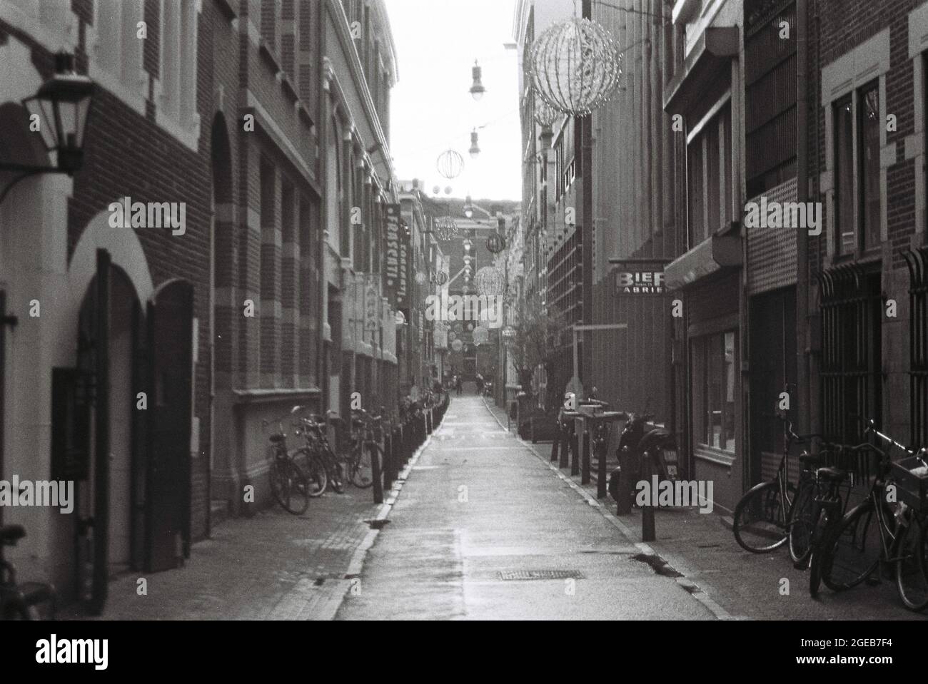 Une série de photos prises lors d'un voyage à amsterdam, représentant des rues, des canaux, des parkings à vélo, des marchés, stands et boutiques Banque D'Images