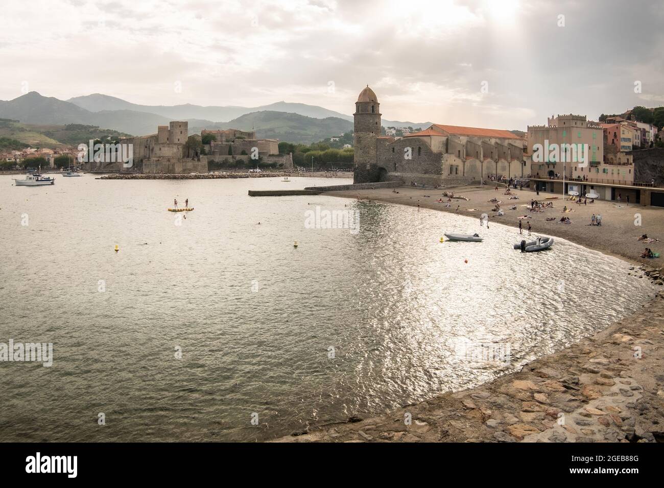 Collioure, France ; 27 août 2017 : panorama de la baie de Collioure Banque D'Images