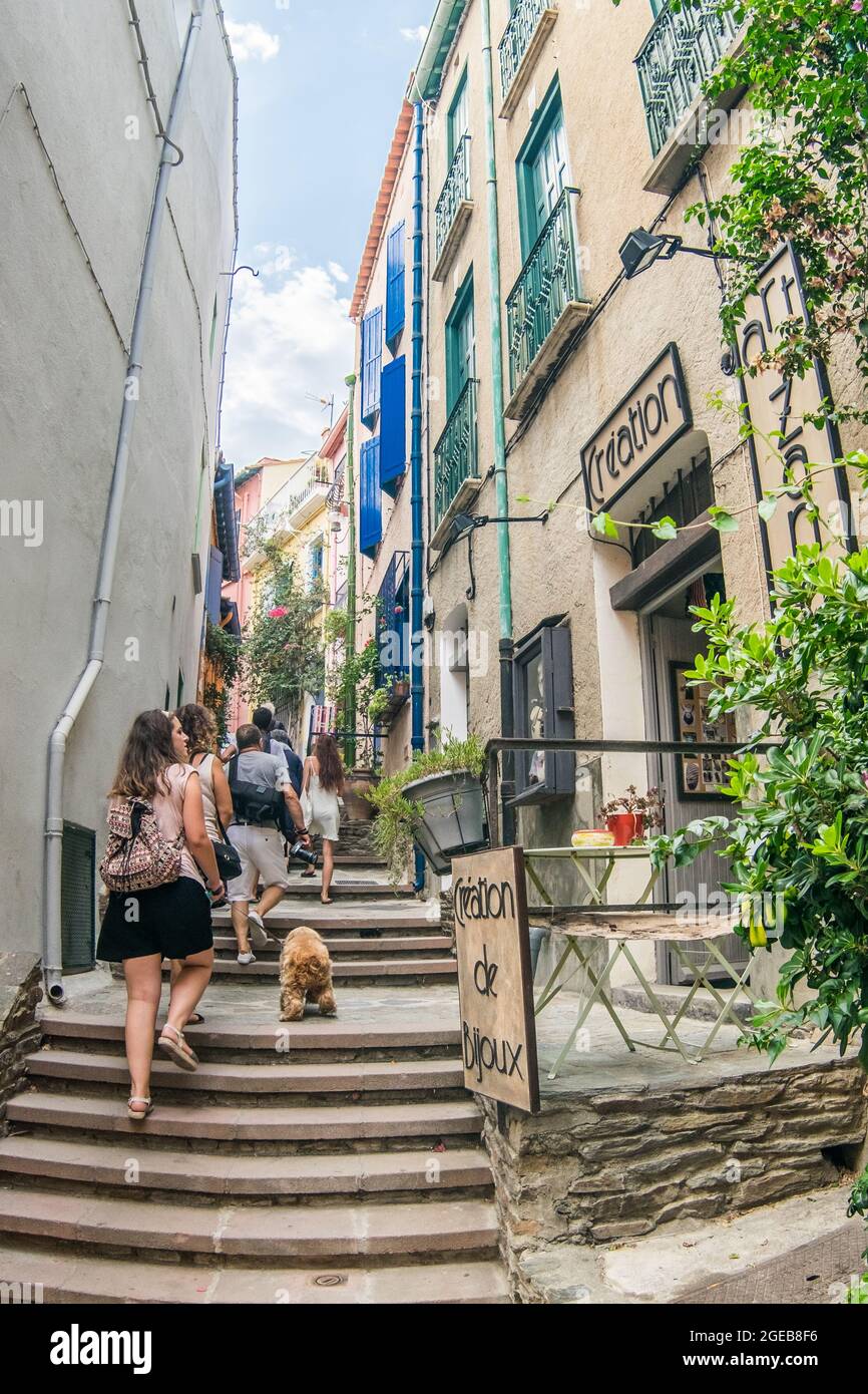 Collioure, France ; 27 août 2017 : escaliers dans la rue. Banque D'Images