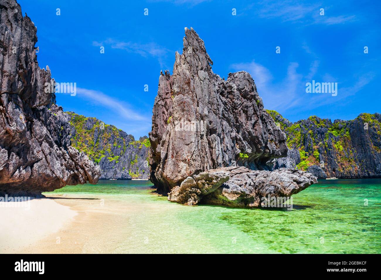 Paysage de la belle falaise de montagne dans la mer, province d'El Nido dans l'île de Palawan aux Philippines Banque D'Images