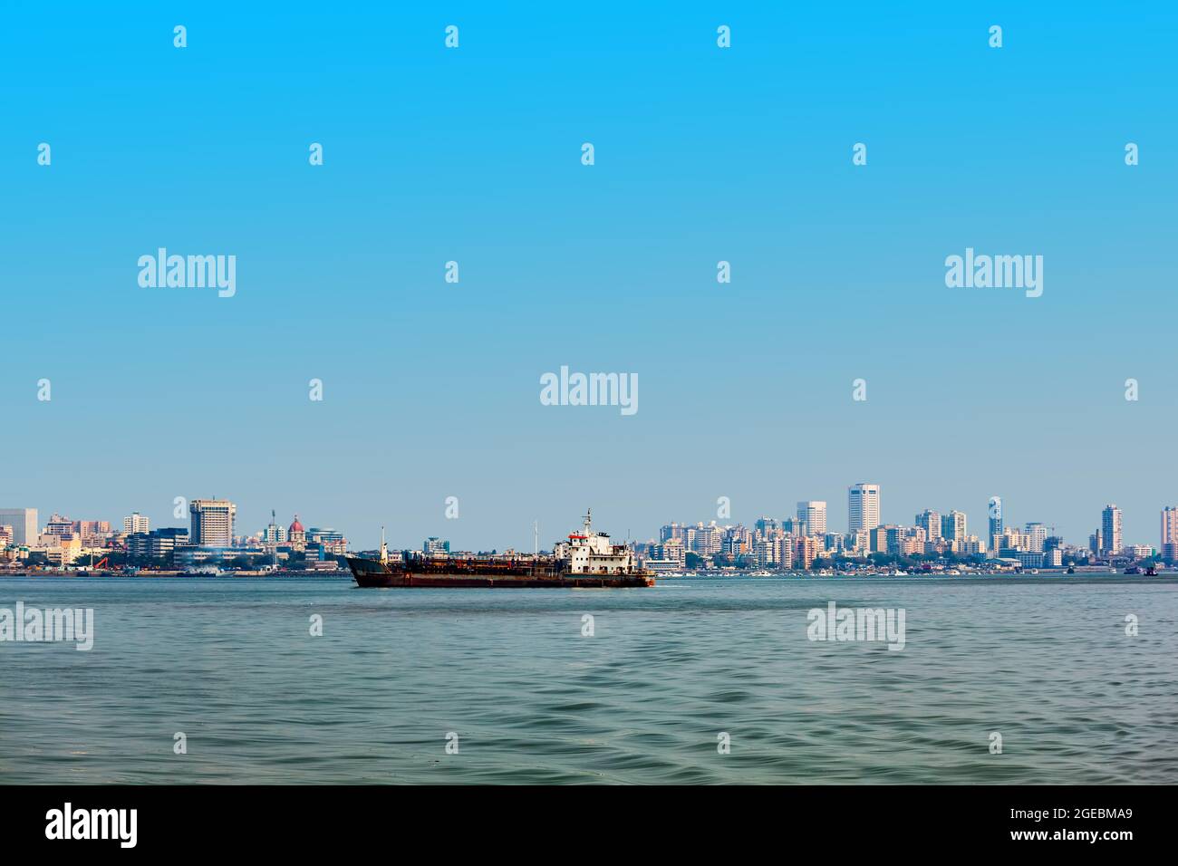 Vue panoramique sur les gratte-ciel de Mumbai et de Nariman point à Marine Drive. Bombay est une capitale financière de l'Inde. Banque D'Images