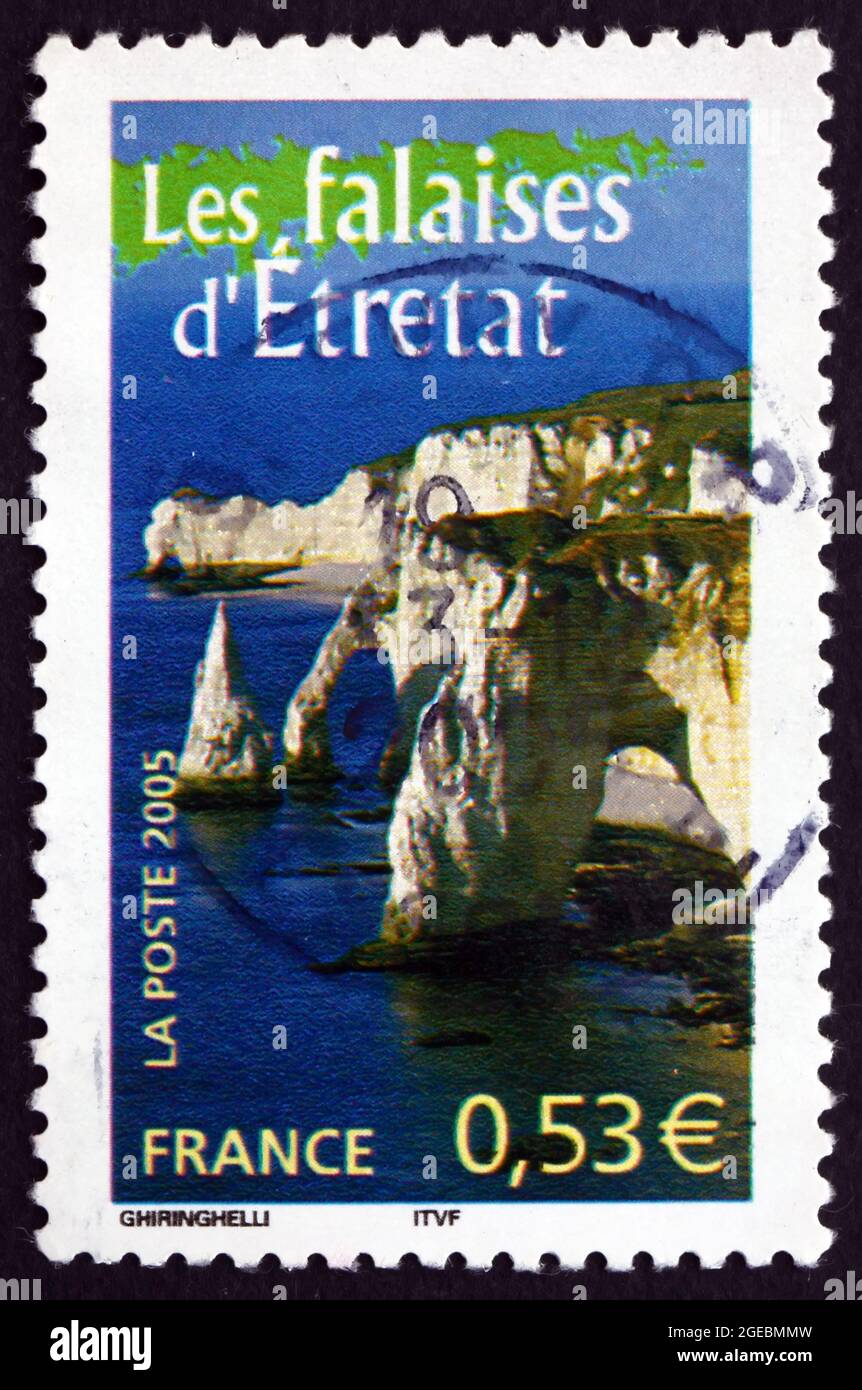 FRANCE - VERS 2005 : un timbre imprimé en France montre Etretat Cliffs, vers 2005 Banque D'Images