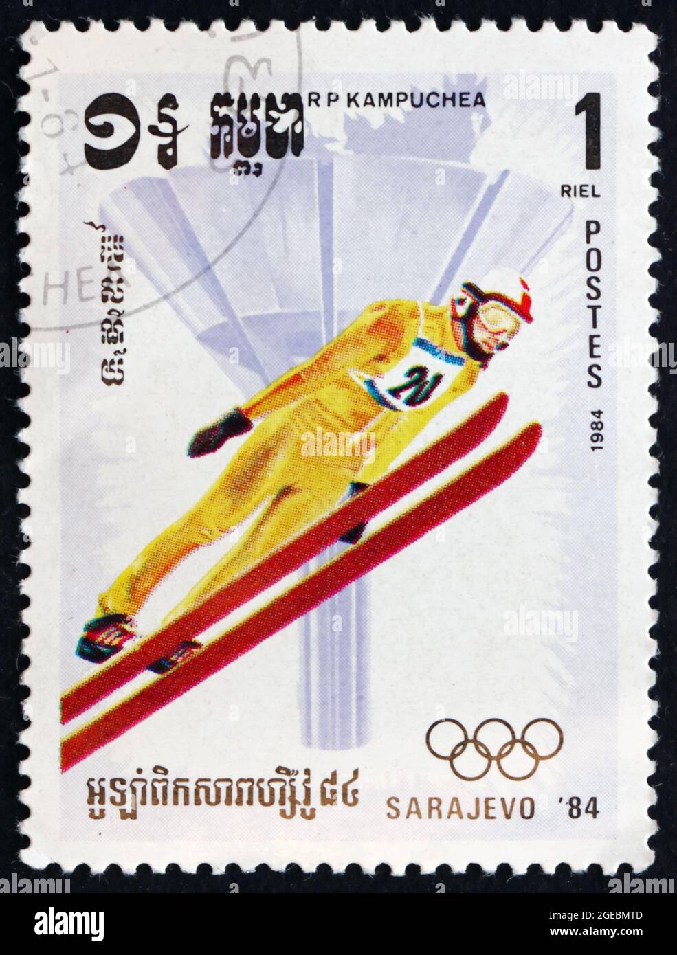 CAMBODGE - VERS 1984 : un timbre imprimé au Cambodge montre le saut à ski, Jeux olympiques d'hiver de 1984, Sarajevo, vers 1984 Banque D'Images