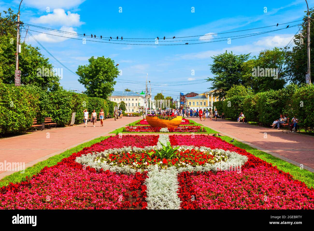 KOSTROMA, RUSSIE - 06 AOÛT 2020 : jardin de fleurs et parc dans la ville de Kostroma, anneau d'or de Russie Banque D'Images