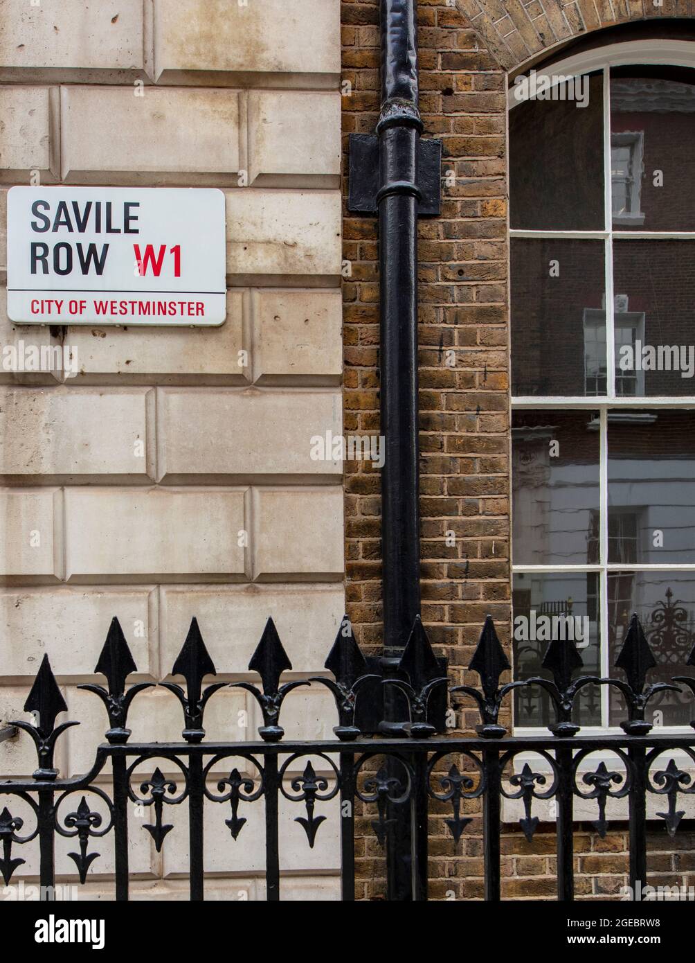 Street Sign of Savile Row, Londres ; une rue célèbre pour sa conception haut de gamme sur mesure Banque D'Images