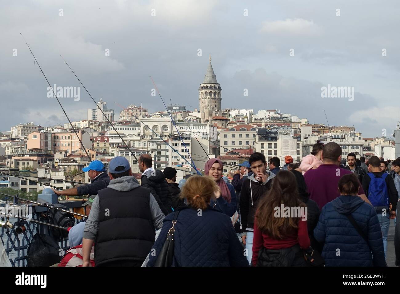 Turquie Istanbul - Pont de Galata vue à la Tour de Galata Banque D'Images